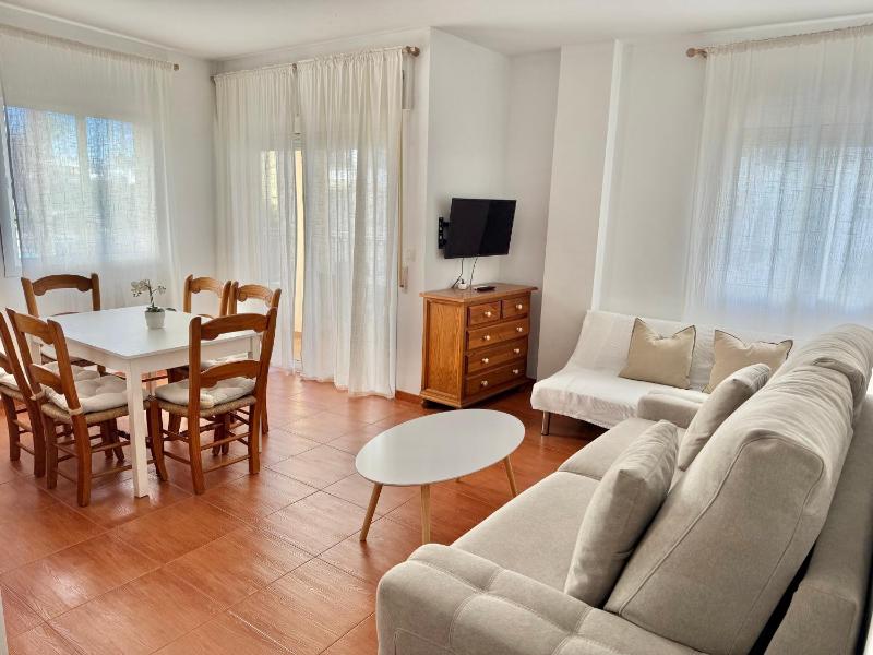 Two-Bedroom Apartment with Pool View image 1
