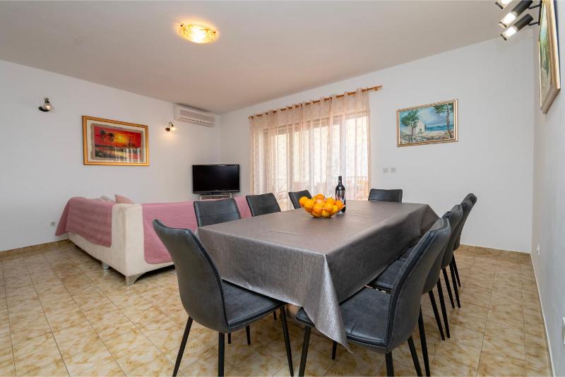 Apartment Karlo - image 40