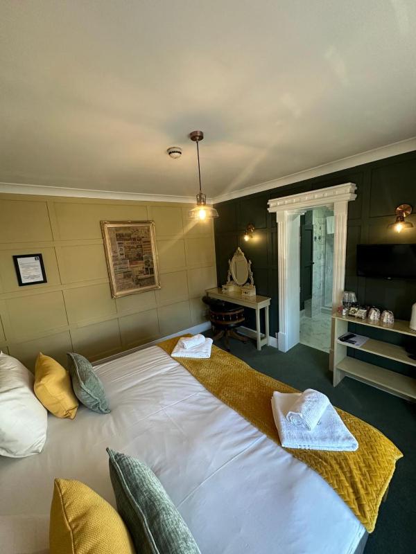 Standard Double or Twin Room image 2