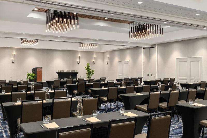 Crowne Plaza Virginia Beach Town Center by IHG - image 15