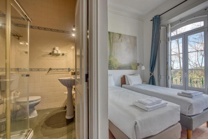 Twin or Triple Room image 4
