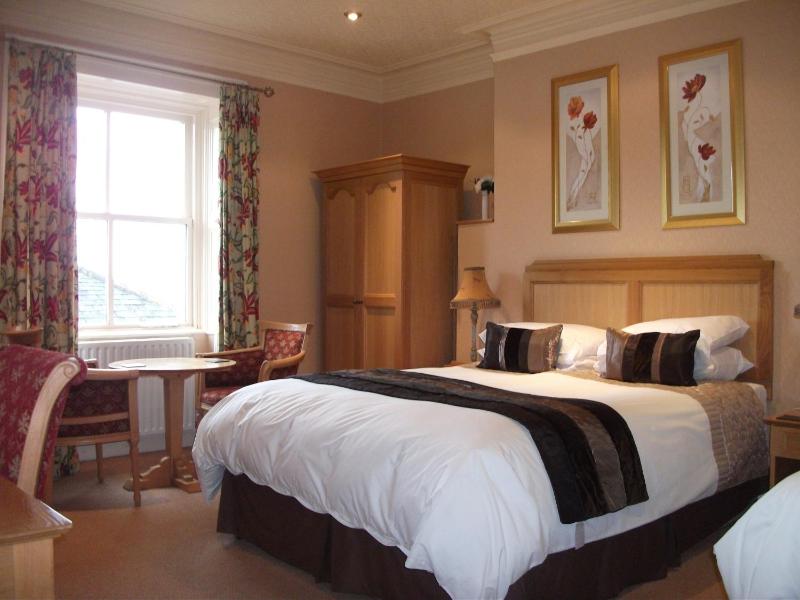 Luxury Family Room image 2
