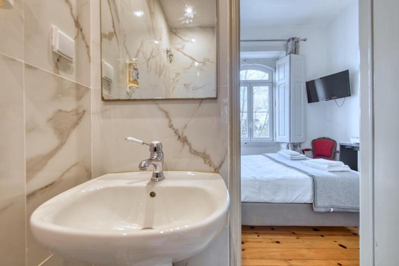 Standard Double Room image 4
