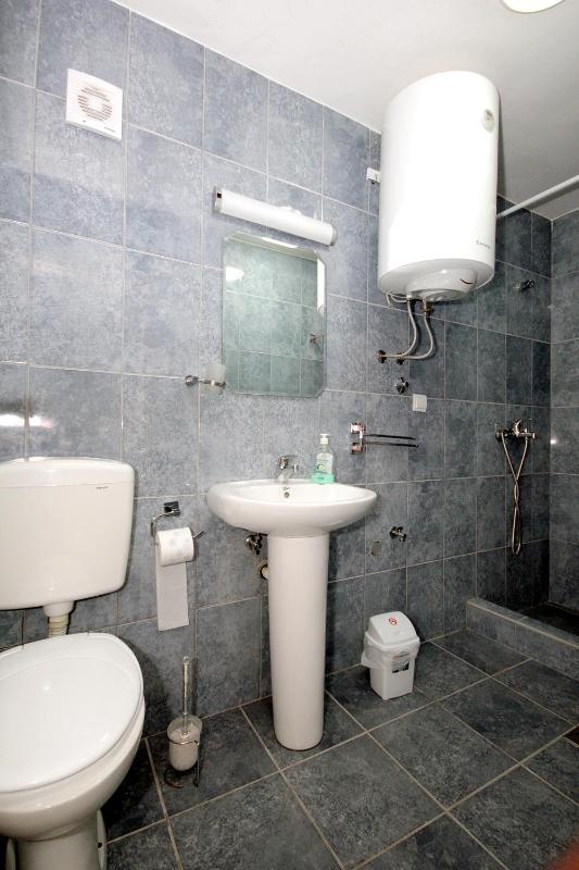 One-Bedroom Apartment image 2