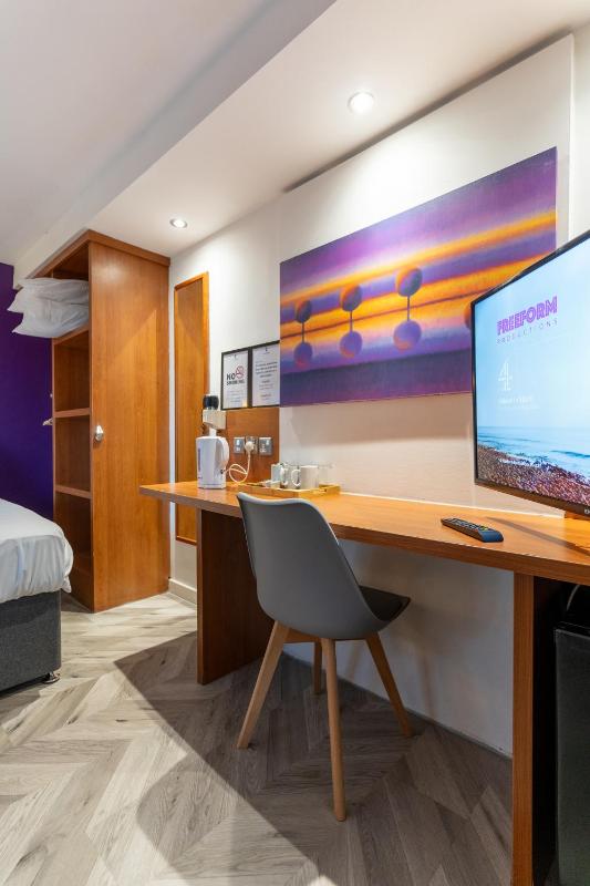 Standard Triple Room image 2