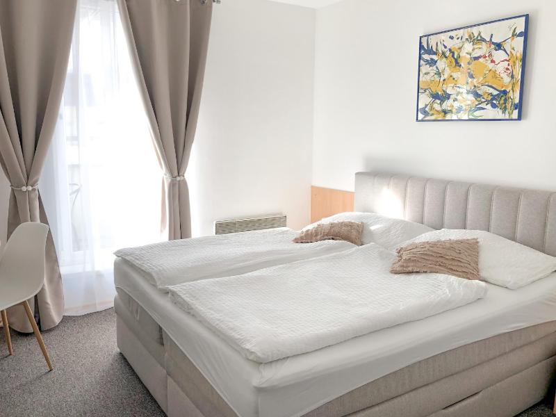 King Room image 3