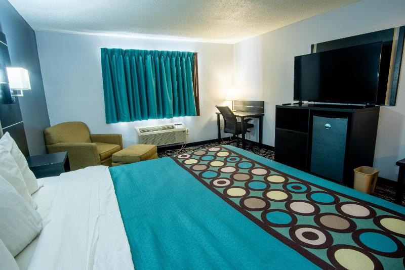 Deluxe King Room image 3