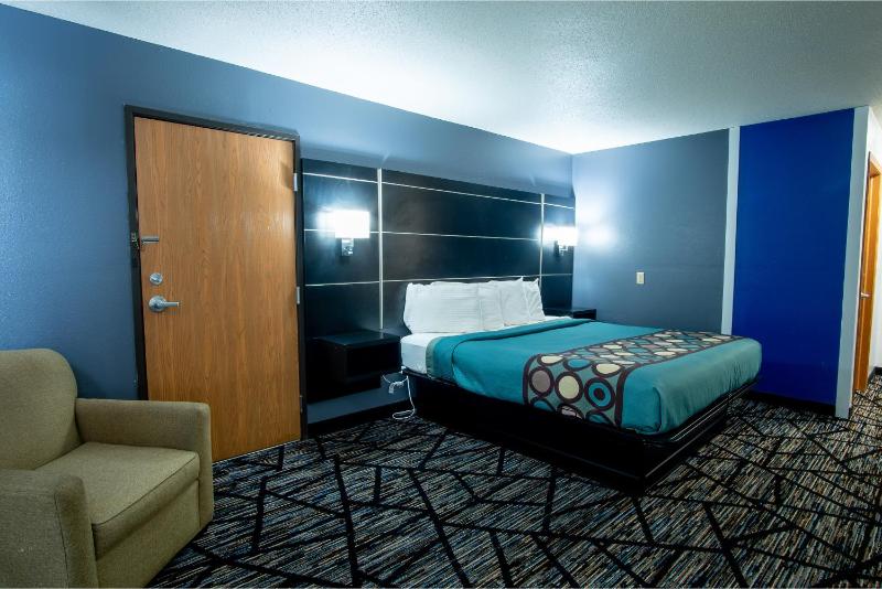 King Room - Non-Smoking image 3