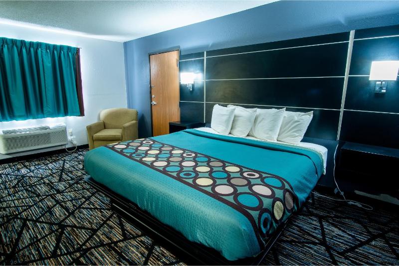 King Room - Non-Smoking image 4