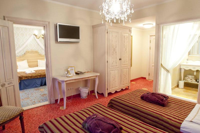 Family Room with Spa access image 2