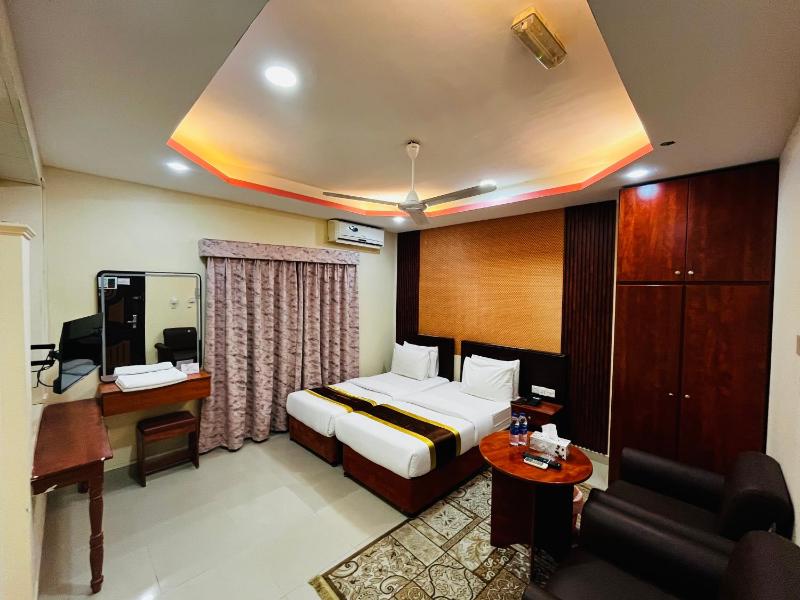 Standard Twin Room image 1