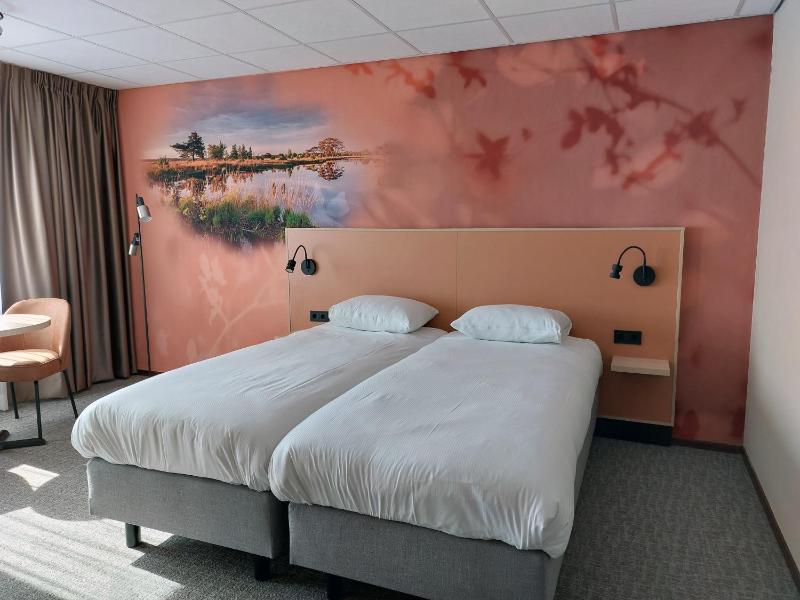 Deluxe Double Room image 2