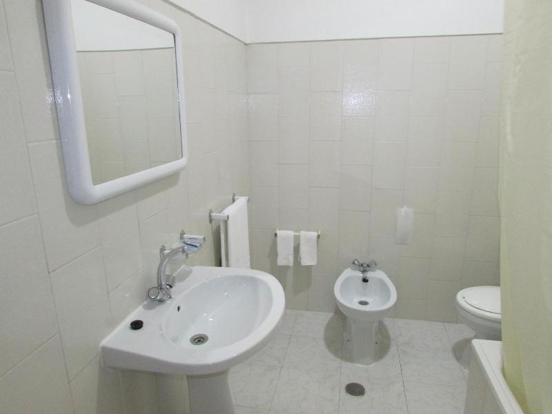 Double Room image 4