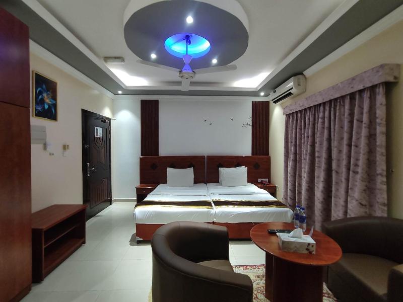 Standard Twin Room image 2