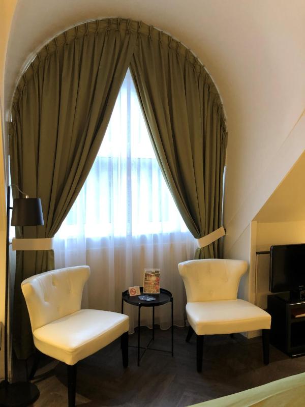 Deluxe Double Room image 4