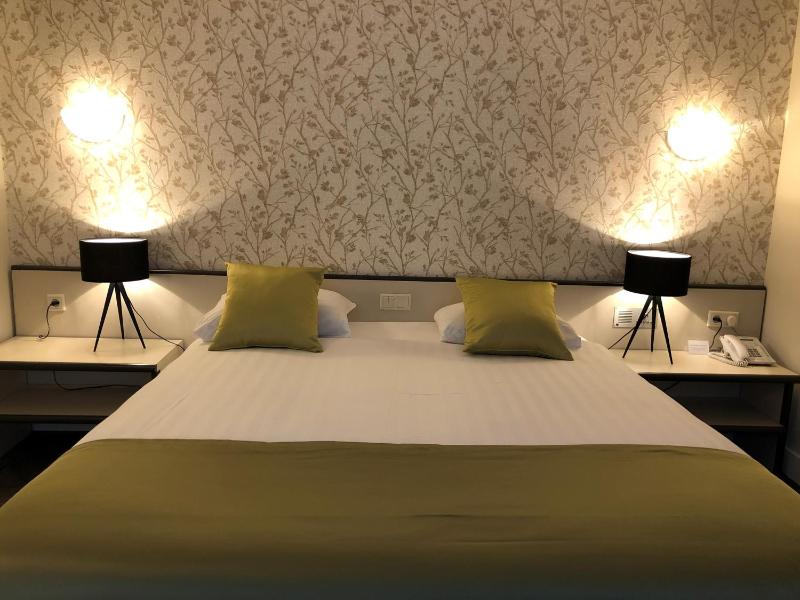 Deluxe Double Room image 2