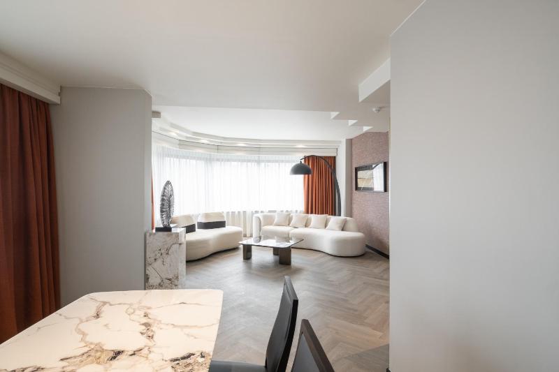 Deluxe Suite City View image 1