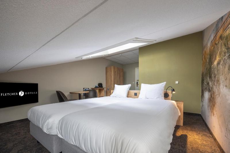 Small Twin Room image 1