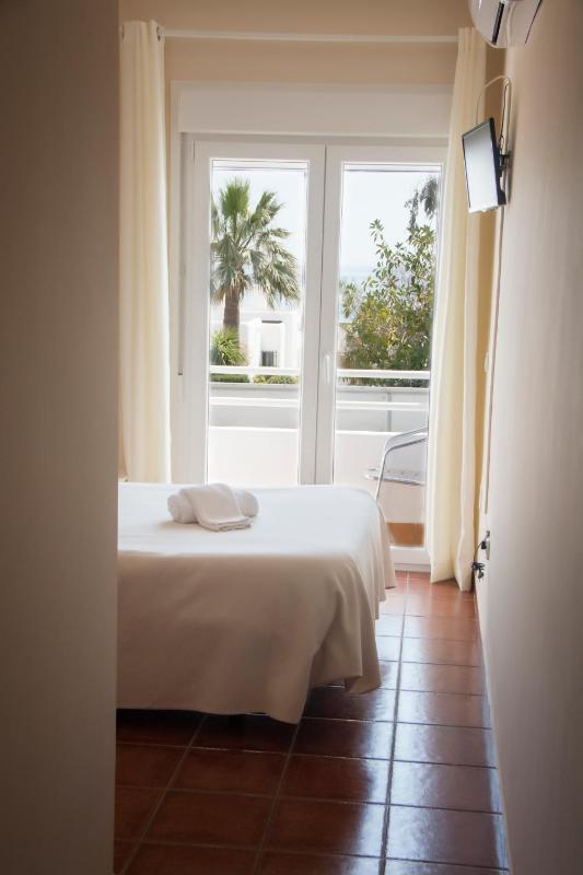 Double Room with Sea View image 4