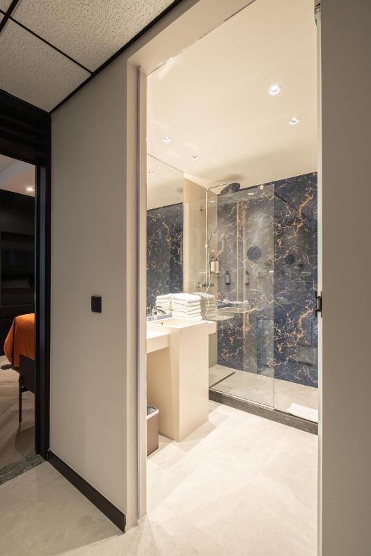 Family Suite City View image 2