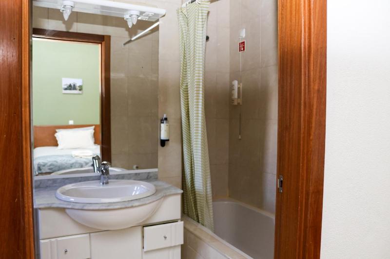 Double Room image 3