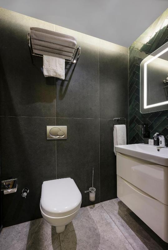 Standard Double Room image 3