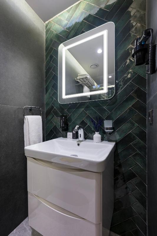 Standard Double Room image 2