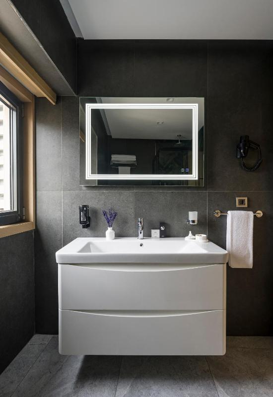 Deluxe Double Room with Sea View image 3