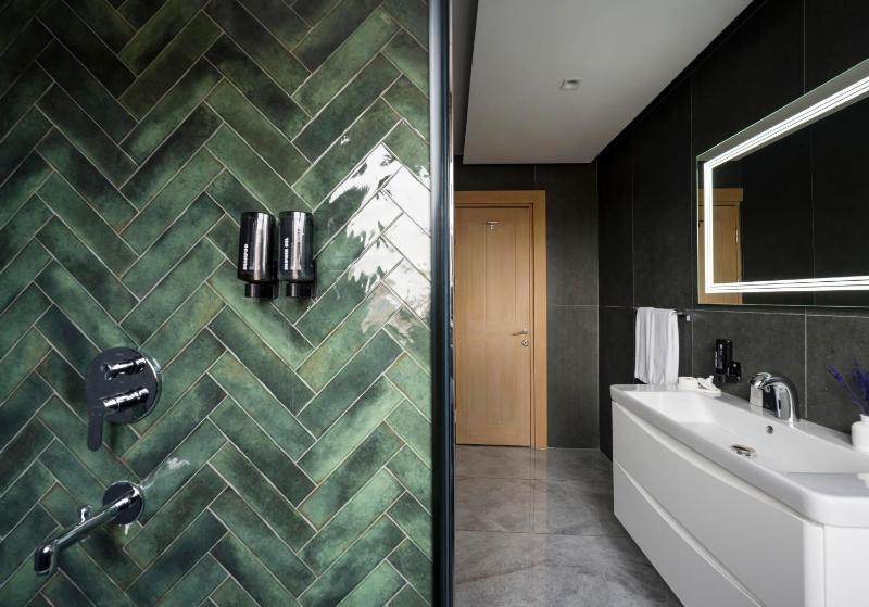 Deluxe Double Room with Sea View image 2