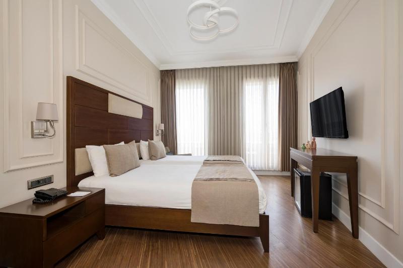 Superior Double or Twin Room image 1