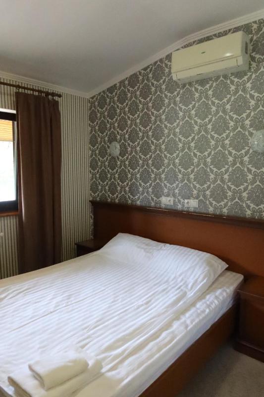 Standard Double Room image 4