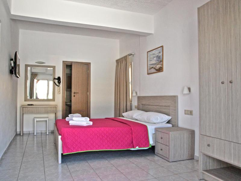 Double Room image 3