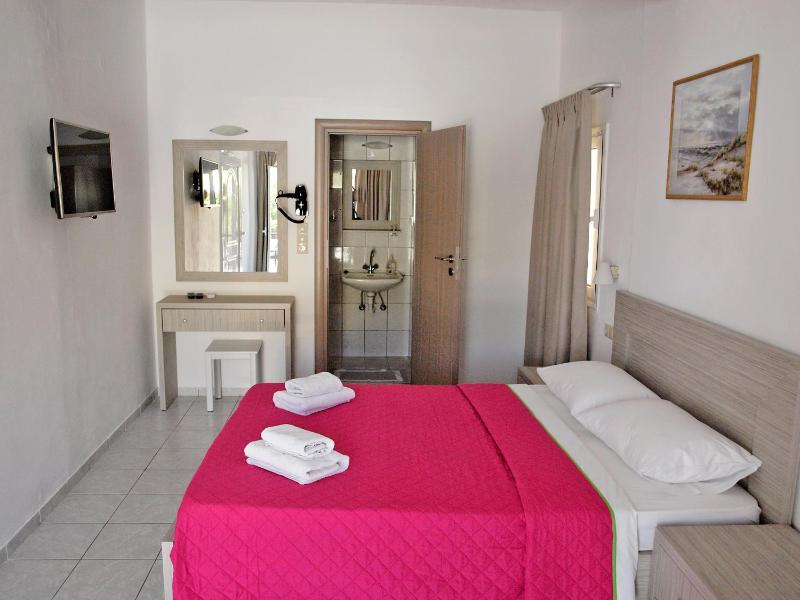 Double Room image 2