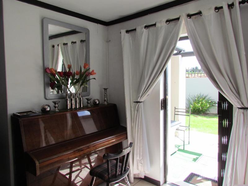 Santini Lace Self Catering Unit - image 9