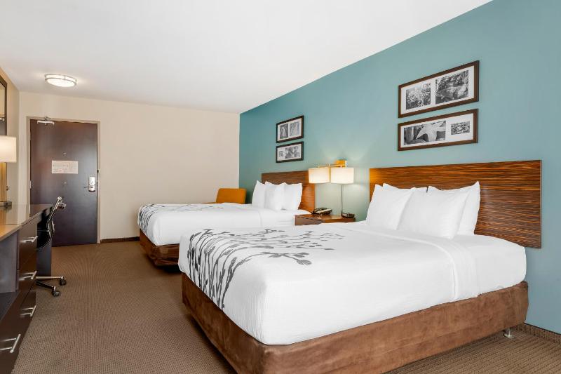 Queen Room with Two Queen Beds - Accessible/Non-Smoking  image 3