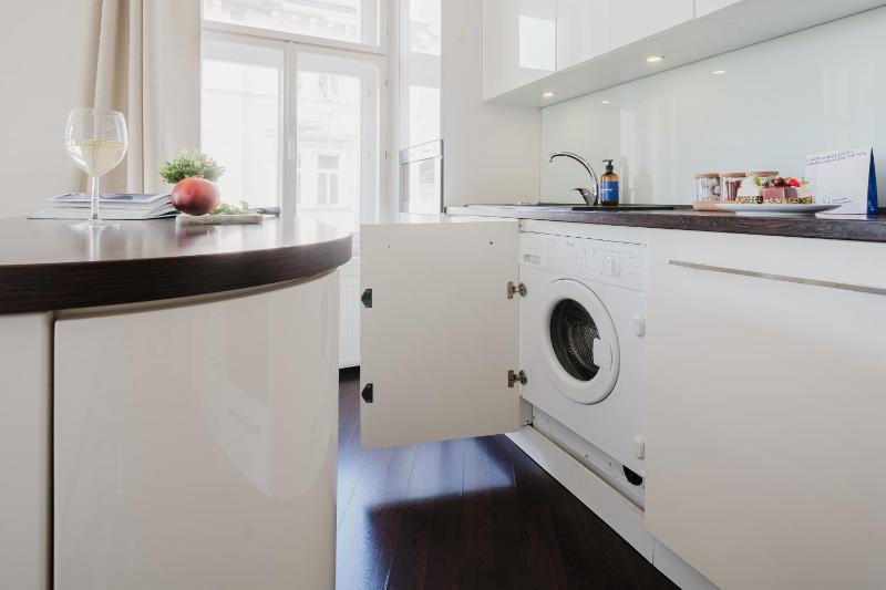 Prague Days - Open-plan Apartment with Smart TV in Žižkov - image 6