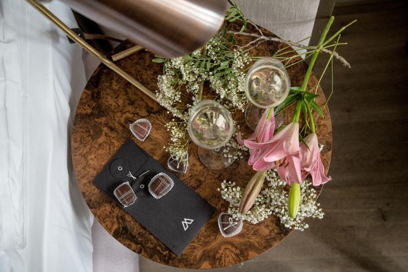 Classic Twin Room with Lounge and Wellness Access image 4