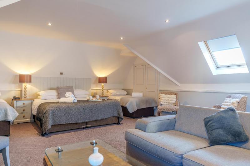 Superior Family Room image 1