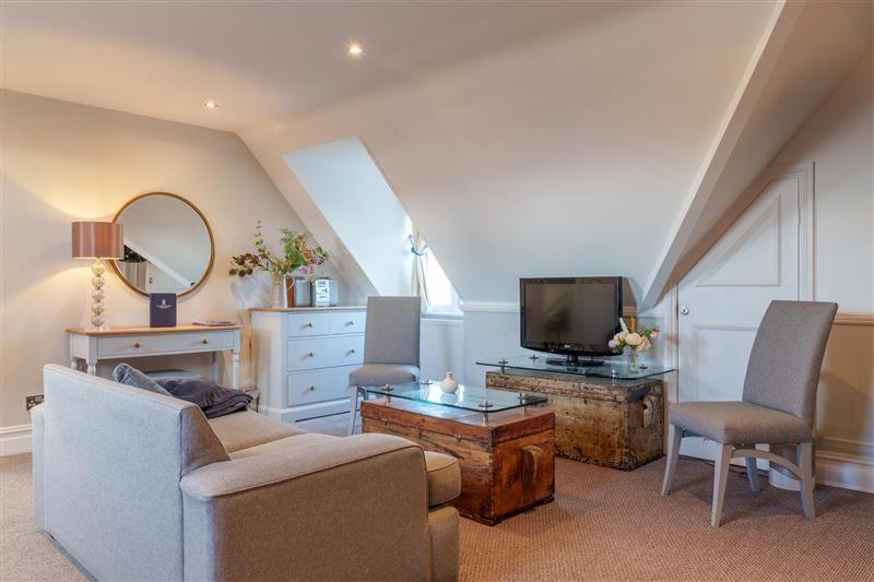 Superior Family Room image 2