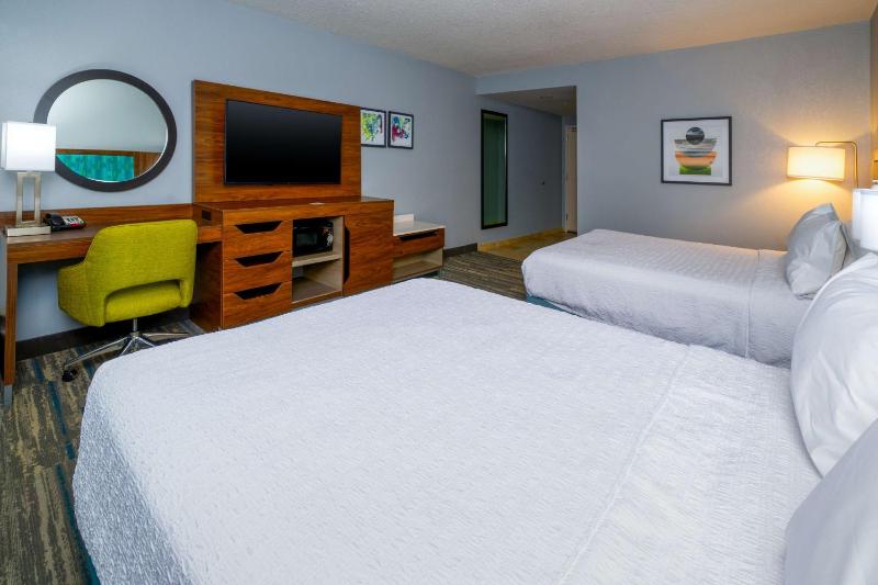 Room with Two Queen Beds - Non-Smoking image 4