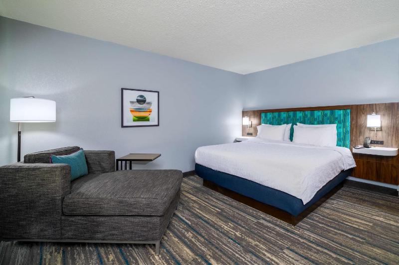 King Room with King Bed - Non-Smoking image 3