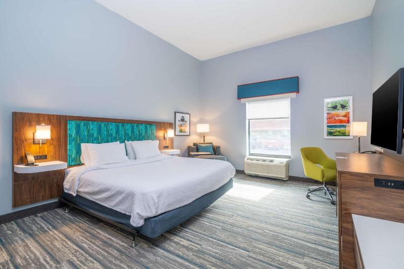 King Room with King Bed - Non-Smoking image 4