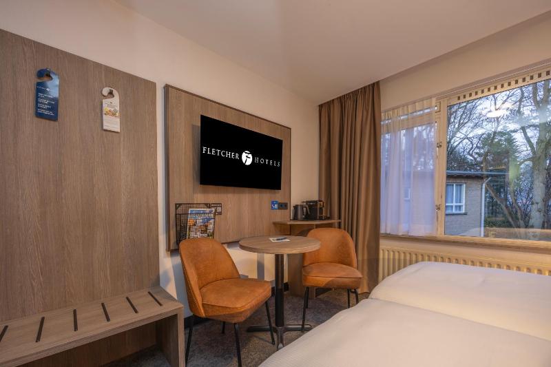 Small Double Room image 3