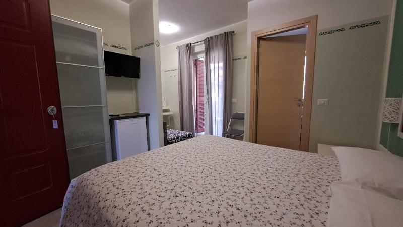 Double Room with Extra Bed image 4