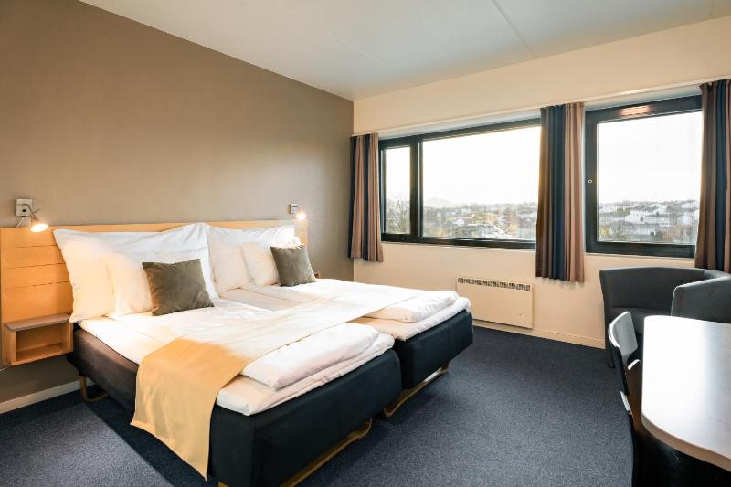 Double Room image 3