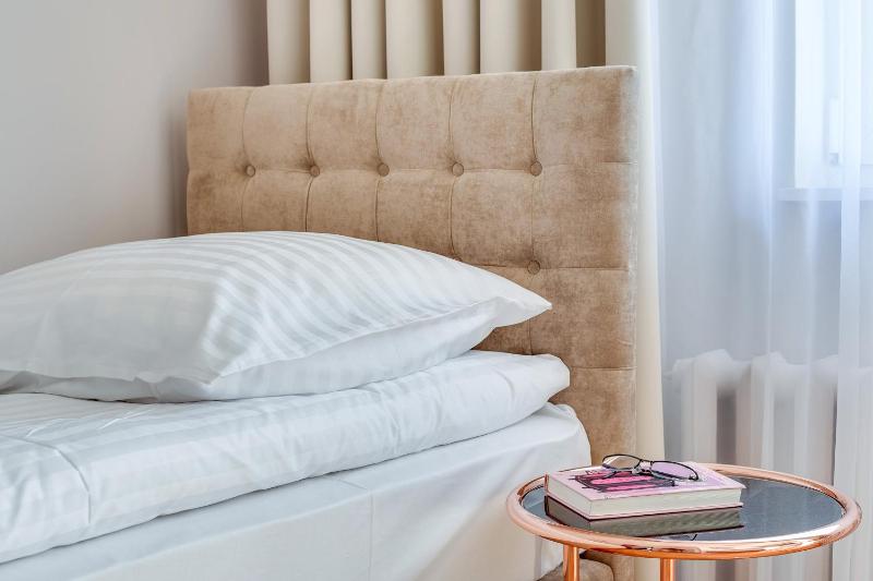 Twin Room with Shower image 3