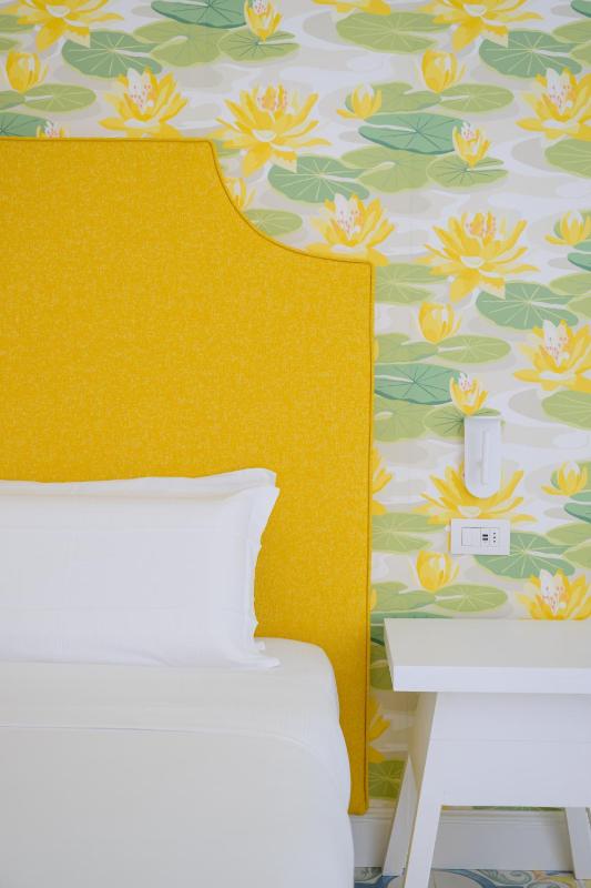 King Room with Spa Bath image 4