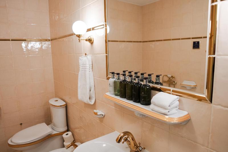 Royal Superior image 2