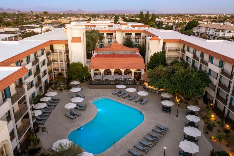 Embassy Suites by Hilton Scottsdale Resort - image 6