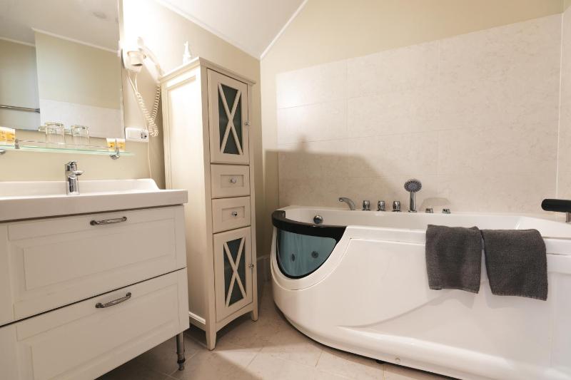 Superior Double Room with Balcony image 1